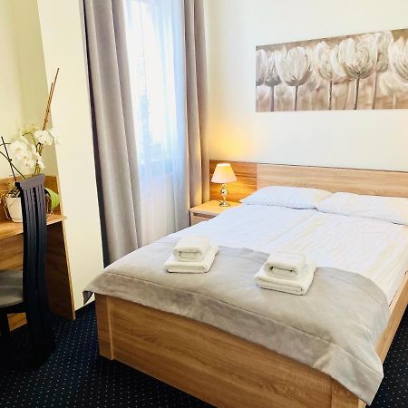Hotel Seven 7 Kaliszki Eksteriør bilde