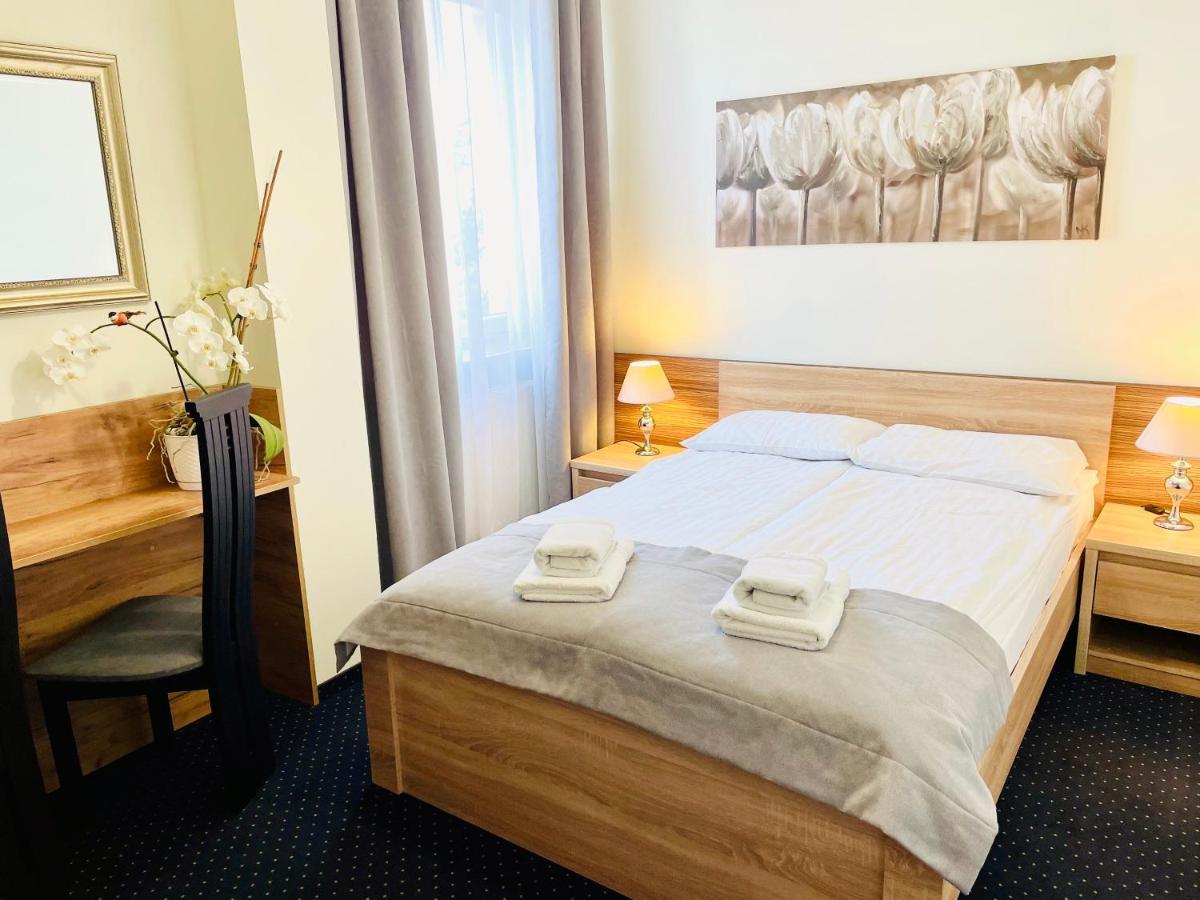Hotel Seven 7 Kaliszki Eksteriør bilde