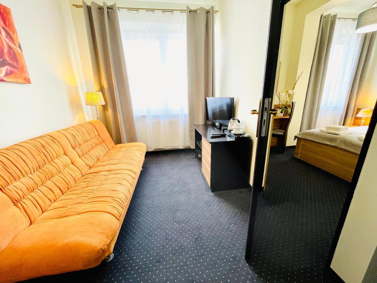 Hotel Seven 7 Kaliszki Eksteriør bilde