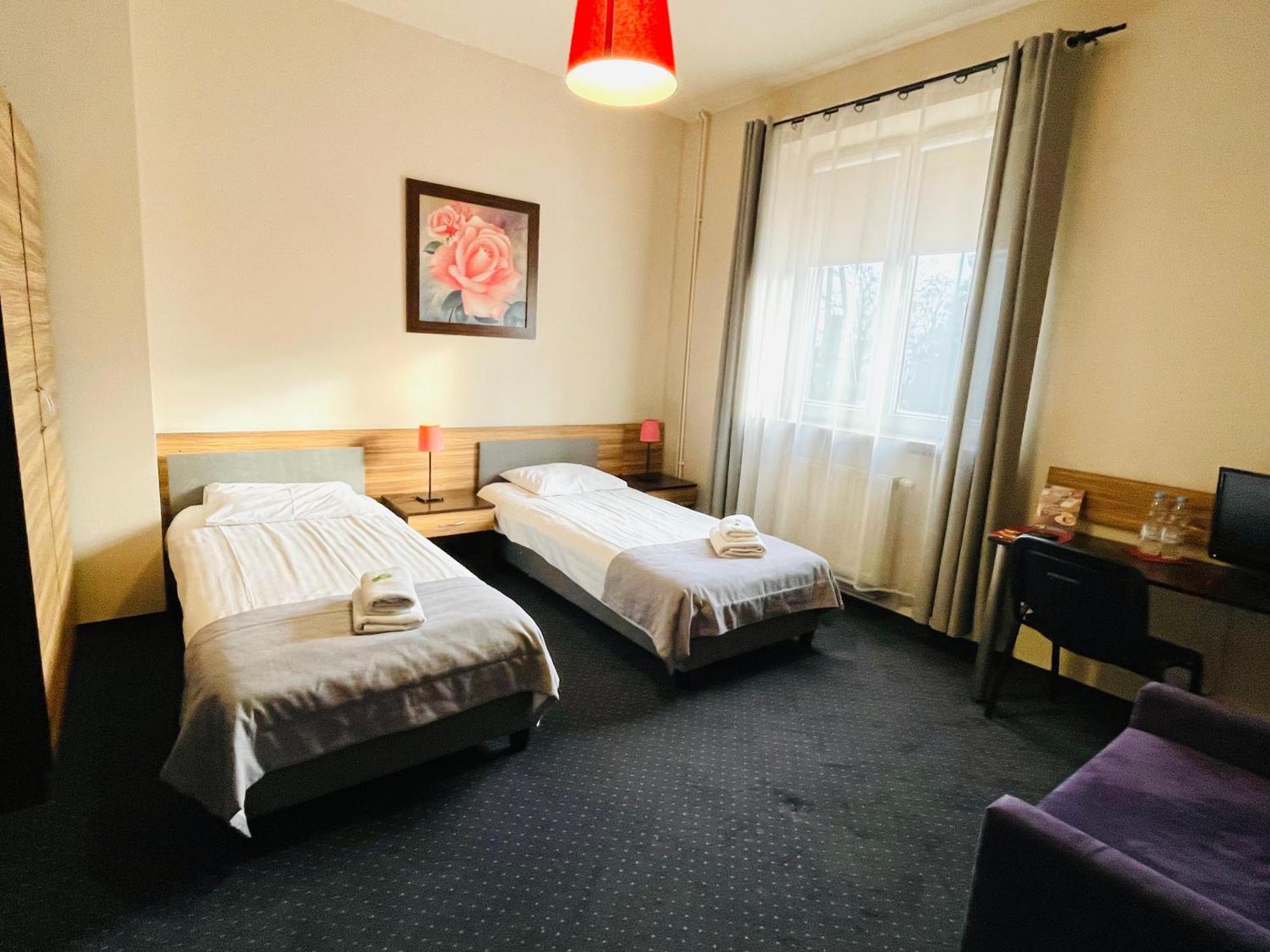 Hotel Seven 7 Kaliszki Eksteriør bilde