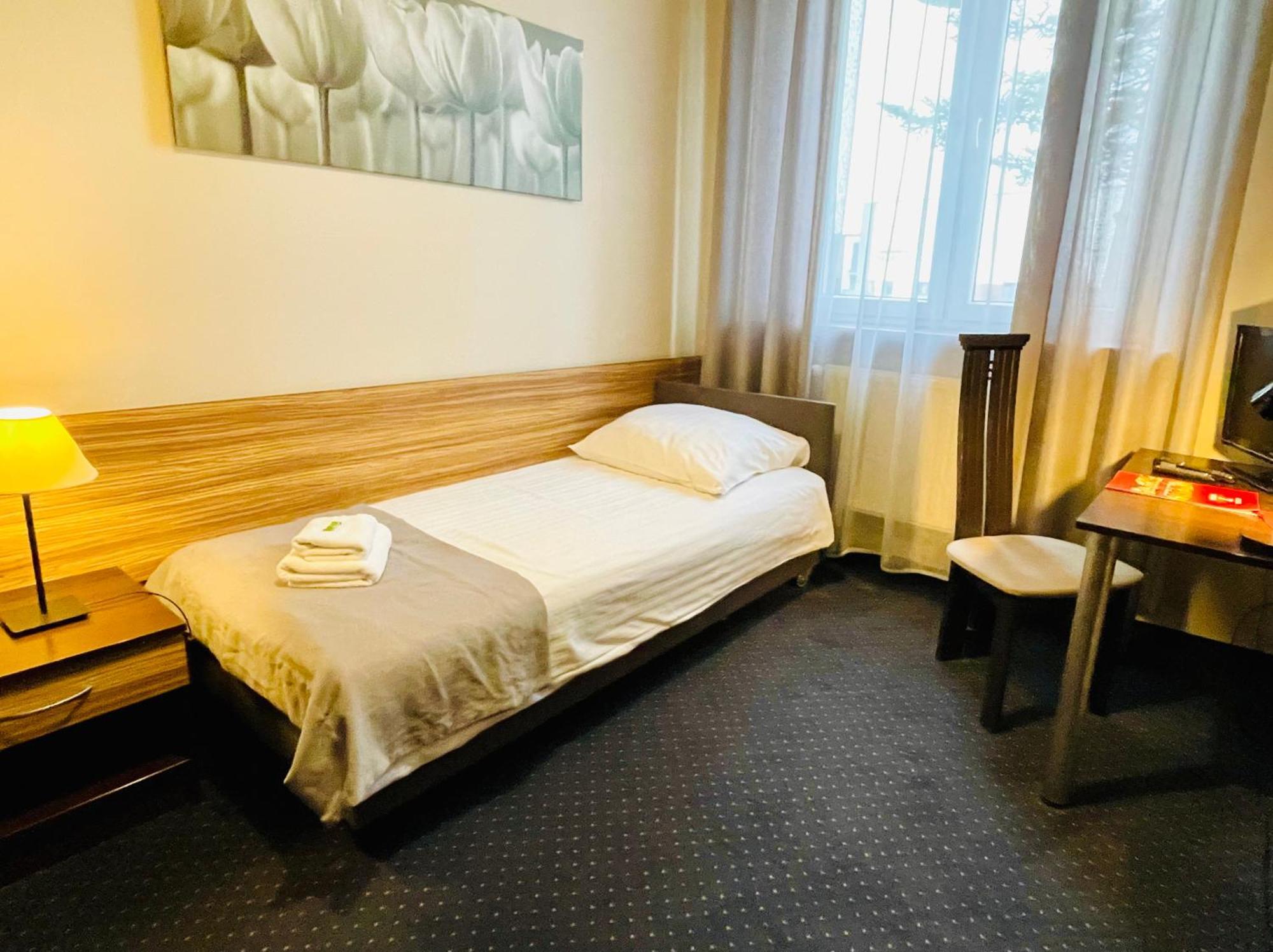 Hotel Seven 7 Kaliszki Eksteriør bilde