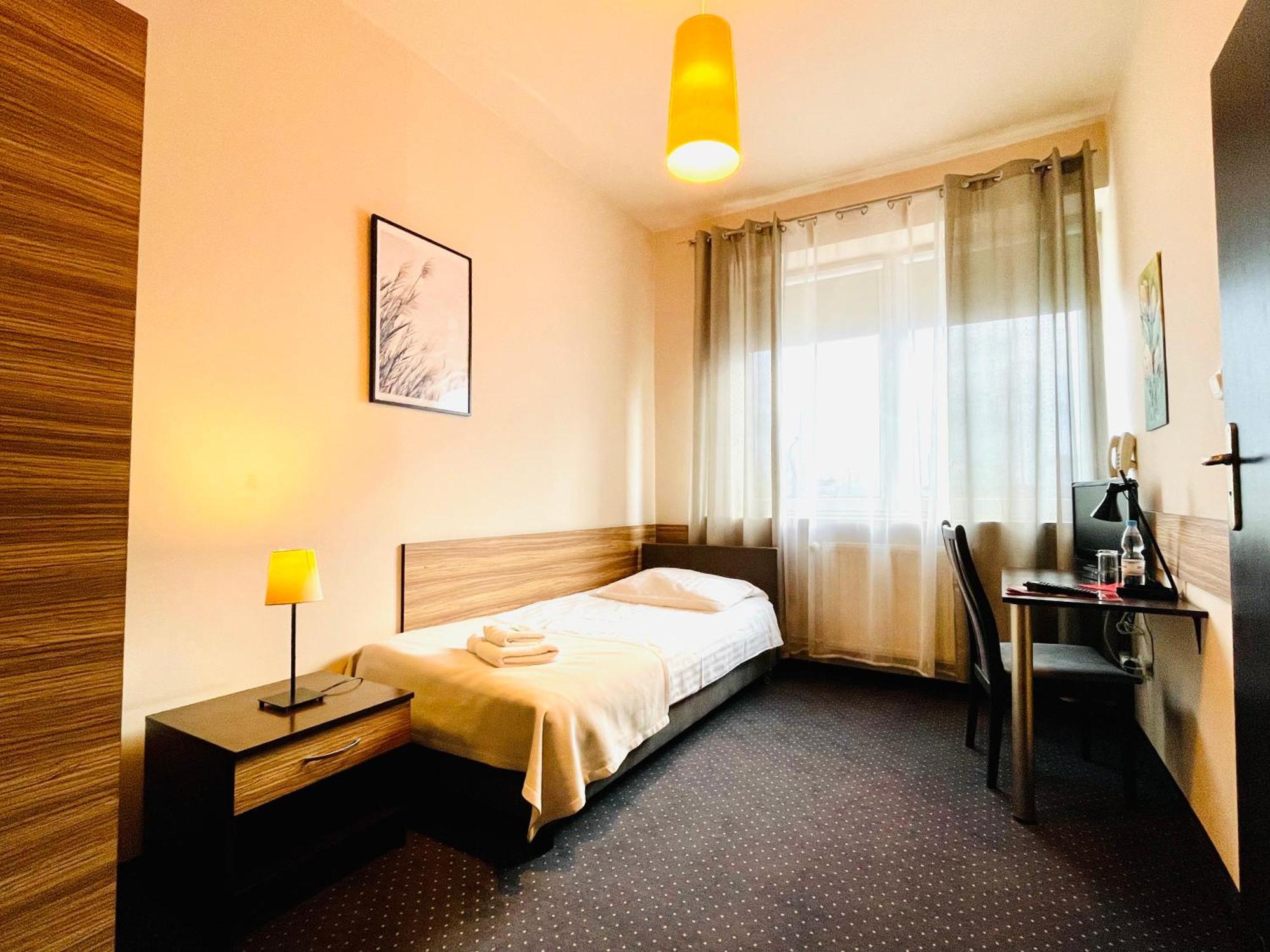 Hotel Seven 7 Kaliszki Eksteriør bilde
