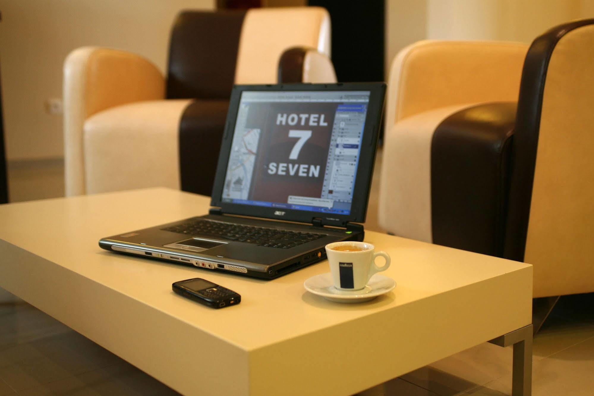 Hotel Seven 7 Kaliszki Eksteriør bilde